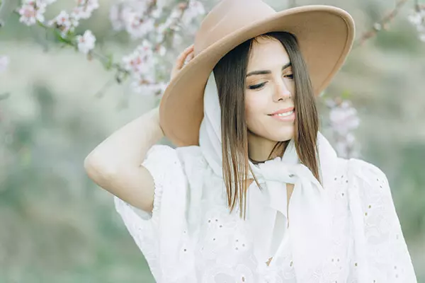 Женская скромность: достоинство или