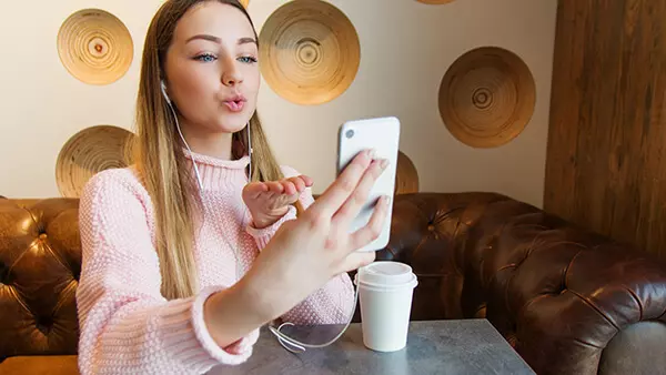 Словом можно влюбить: покоряем мужчину в