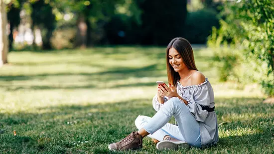 Она пишет первая — что это