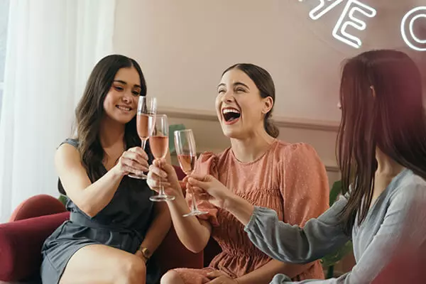 С улыбкой по жизни: 5 преимуществ женского