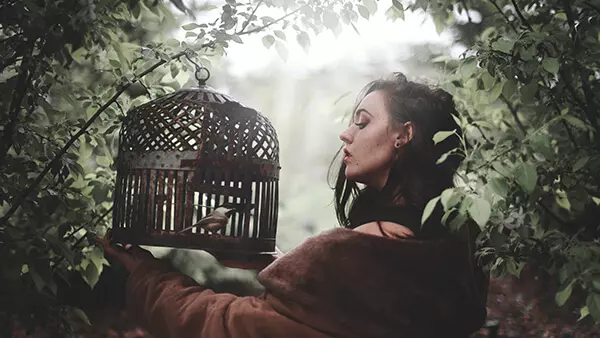 Муж постоянно что-то