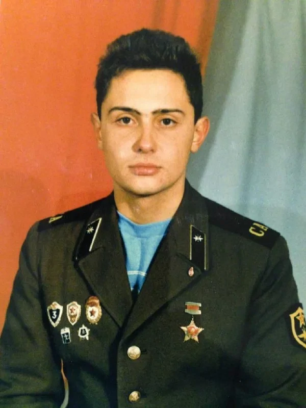 3.png Мое воинское звание – младший сержант, должность – заместитель командира взвода.