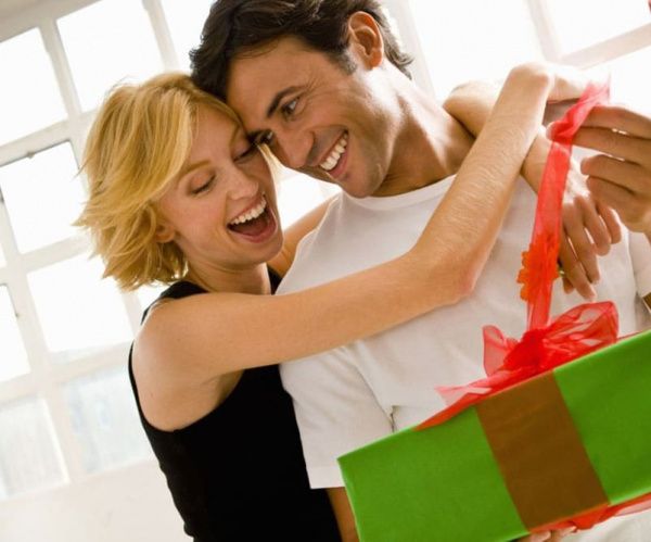 Как реагировать на дешёвые и дорогие подарки от мужчины?
