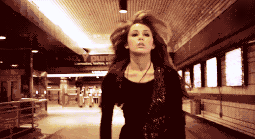 она хотела как можно быстрее сбежать от него и больше никогда не видеться