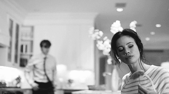 Не надо искать негатив нарочно, выводить людей и себя на эмоции. Не надо искать негатив нарочно, выводить людей и себя на эмоции.